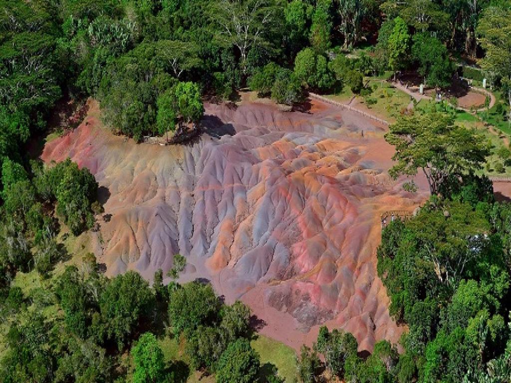 Trou aux Cerfs, Grand Bassin & Rhumerie de Chamarel — gros plan