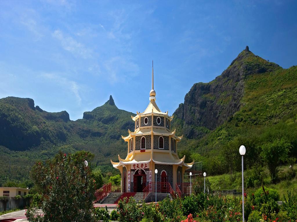 Port Louis & Cratère Trou aux Cerfs — City Tour