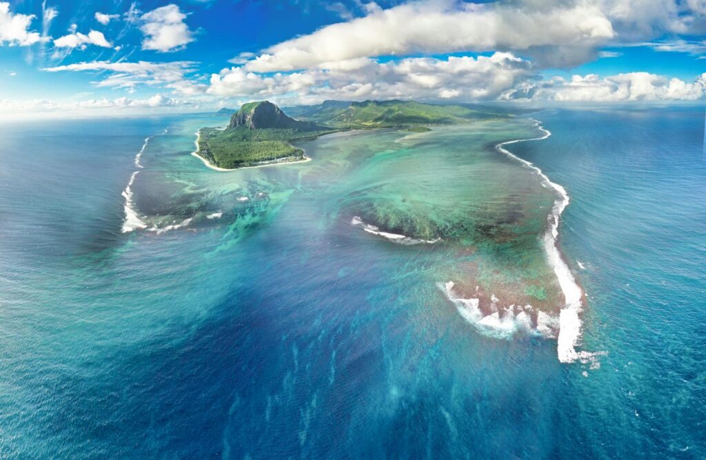 Plage paradisiaque de l'île Maurice avec lagon turquoise