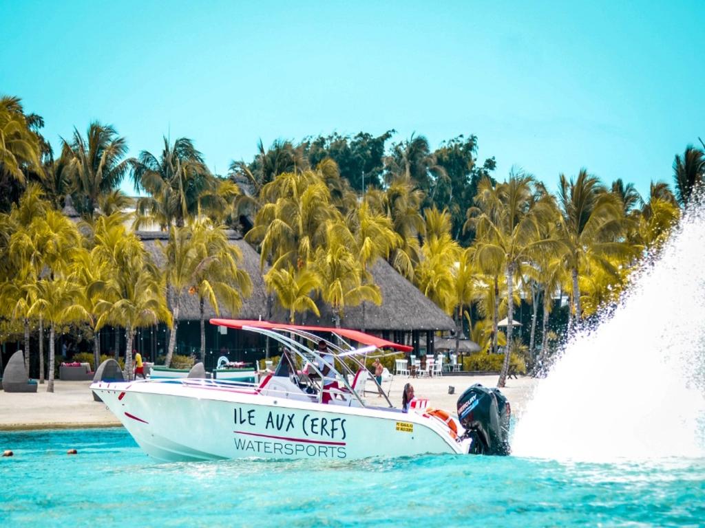 Île aux Cerfs — Catamaran + Cascade GRSE — ambiance