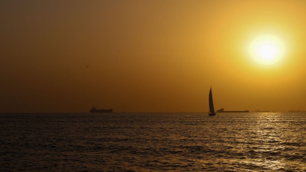 Coucher de soleil en catamaran — Grand Baie — cadre naturel