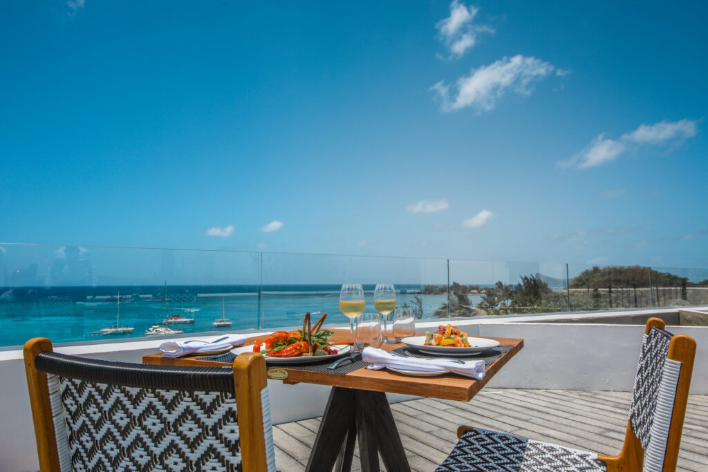 Ocean V Hotel — sur place